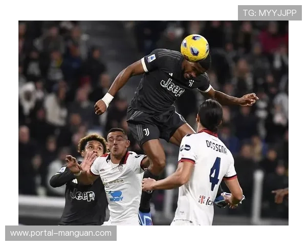 日本球员菅原由势边路传中,助托普头球破门 日本球员菅原由势边路传中,助托普头球破门